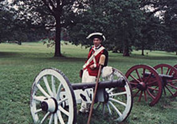 https://upload.wikimedia.org/wikipedia/commons/thumb/1/1b/Valley_Forge_gunner.jpg/220px-Valley_Forge_gunner.jpg