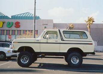 whitebronco.jpg (16130 bytes)